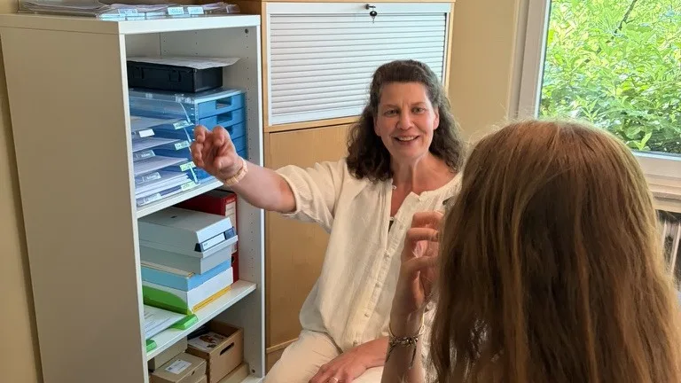 Heike Nentwig-Harting bei der Therapie